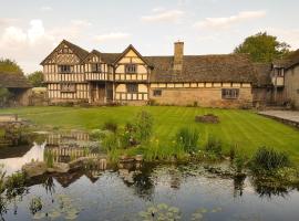 The Threshing Barn at Penrhos Court，位于金顿的度假屋