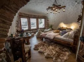 Osada Jaworzyny - Domek Hobbita z jaskinią SPA