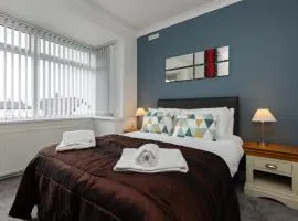 Hillside House - 2 Bedrooms parking WI-FI Hospital