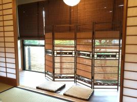 金閣荘，位于京都Shinomiya Station附近的酒店