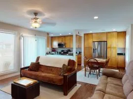 AH-B107 Completely Remodeled Ground Floor Condo, Overlooking PoolHot Tub