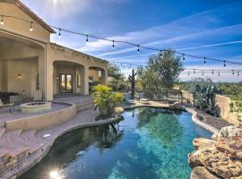 Near Golfing Mesa Villa with Outdoor Oasis and Pool!，位于Fountain of the Sun的酒店
