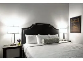 2BR 2BA In The Block by CozySuites!