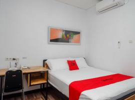 RedDoorz Plus near Patung Kuda Undip，位于Jatingaleh的酒店