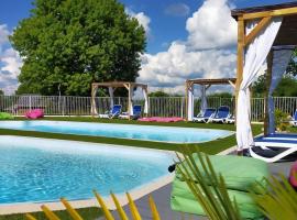 Camping Domaine Vallée du Tarn SN，位于Saint-Cirgue的酒店
