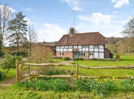 Bellflower Cottage, Ashdown Forest，位于Horsted Keynes的乡村别墅