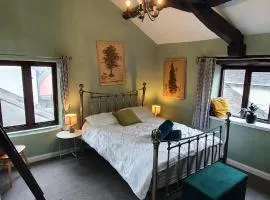 Super Lake District Cottage in Heart of Kendal 3 Double Beds