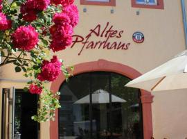 Altes Pfarrhaus，位于Auw的酒店