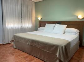 Hotel Los Kekes，位于科里亚的酒店