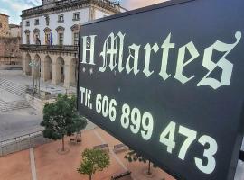 Hostal Martes Cáceres Plaza Mayor - Tercer piso SIN ascensor，位于卡塞雷斯的酒店