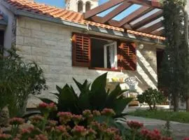 Holiday home Ivi - 100 m from sea