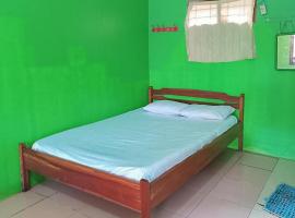 Home Stay Widi Sawarna Syariah RedPartner，位于Sawarna的酒店