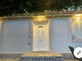 Dina’s house 2，位于阿尔戈斯托利翁的酒店