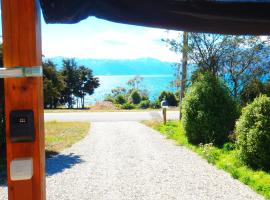 Lakefront Fantail Cottage Lake Hawea, Wanaka，位于哈威亚湖的酒店