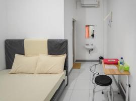 Shekinah Homestay & Cafe Waikabubak RedPartner，位于怀卡布巴克的酒店