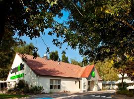 钟楼瓦伦锡耶纳小森林酒店，位于珀蒂福雷的酒店