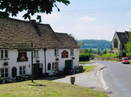 The Old Crown Inn，位于Uley的酒店