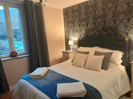 Les Roches Chambre d'Hotes，位于Servant的酒店