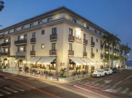 韦拉克鲁斯马雷贡假日旅馆，位于韦拉克鲁斯的带热水浴缸的酒店