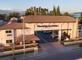 Travelodge Inn & Suites by Wyndham West Covina，位于西科维纳的酒店