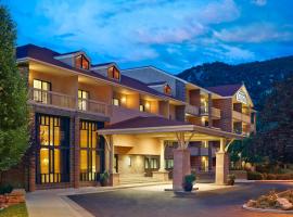 Glenwood Hot Springs Resort，位于格伦伍德温泉的酒店