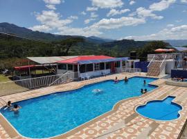 Club Recreativo Las Guitarras，位于Florián的酒店