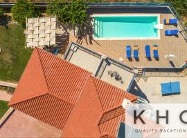 Villa Xenia in Karavados village, private Pool, Barbecue, Top view!，位于卡拉瓦杜斯的度假屋