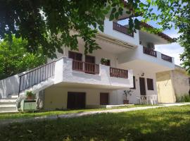 Alexandra Apartments，位于斯卡拉福卡斯的酒店