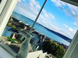 Seabourne Scarborough Beautiful 2 bedroom 2 bathrooom Penthouse With Fabulous Seaview，位于斯卡伯勒的酒店
