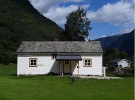 An authentic experience in picturesque Eidfjord，位于艾菲约德的度假屋