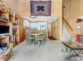 Cozy Dog Friendly Studio with Loft - Creekside #87