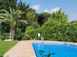 Apt con piscina en Calella de Palafrugell, parking gratuito，位于卡莱利亚德帕拉弗鲁赫尔的酒店