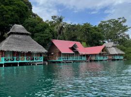 Loma Partida Aqua Lodge，位于博卡斯德尔托罗的酒店