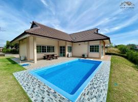 Sand-D House Pool Villa A15 at Rock Garden Beach Resort Rayong，位于梅尔皮姆的度假园