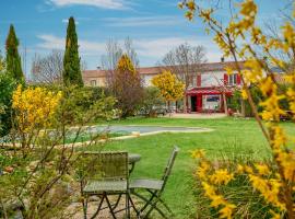 Clos des hérissons, chambre mimosa, piscine, jardin，位于洛里的住宿