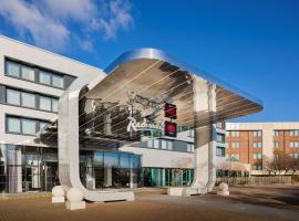 Radisson Hotel and Conference Centre London Heathrow，位于希灵登的酒店