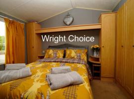 Wright Choice caravan rental 5 Lunan View St Cyrus Caravan Park，位于Saint Cyrus的酒店