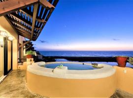 NEW Luxury Getaway - Pool, Spa, Sunset, VIEWS @ Casa Bella，位于托多斯桑托斯的酒店