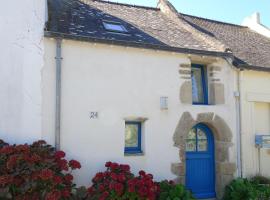 Terraced house, St Gildas de Rhuys，位于圣吉勒达德吕伊的酒店