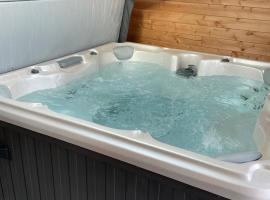 Magnifique corps de ferme rénové avec Jacuzzi，位于Hillion的度假屋