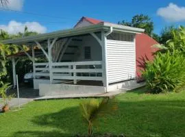 Bungalow d'une chambre avec jardin clos et wifi a Fort de france