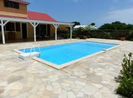 Villa de 4 chambres avec piscine privee jardin clos et wifi a Baie Mahault