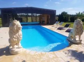 Villa élégante à Saint Clair-d'Arcey avec piscine privée
