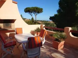 6AMB38 Villa avec terrasse dans résidence avec piscine commune