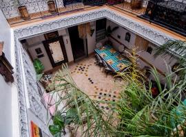 Riad Vis Ta Vie，位于马拉喀什的摩洛哥传统庭院