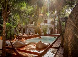 Che Tulum Hostel & Bar Adults Only，位于图卢姆的酒店