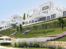 COSTA DEL SOL MIJAS GOLF FIRST LINE-NEAR MARBELLA - STUNNING VIEWS - GROUND FLOOR PENTHOUSE APPARTEMENT - 3 BEDROOMS - BIG TERRAS AND GARDEN 2- 6 persons ONE PRICE! - COMPLETELY FURNISHED AND EQUIPT FOR AN UNFORGETABLE HOLIDAY AND GOLF MATCHES PLEASURES，位于米哈斯拉卡拉高尔夫球场附近的酒店