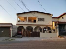 Casa Altamira，位于圣佩德罗苏拉拉蒙·比列达·莫拉莱斯国际机场 - SAP附近的酒店