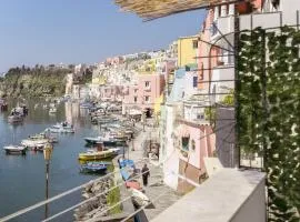 Calilla house by Procida Reserve