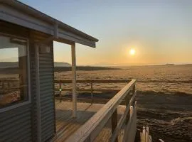 EYVÍK Cottages - Private HOT TUB!